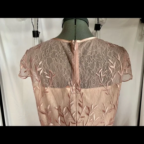 Elegant floral embroidered night or special event dress - Picture 10 of 16